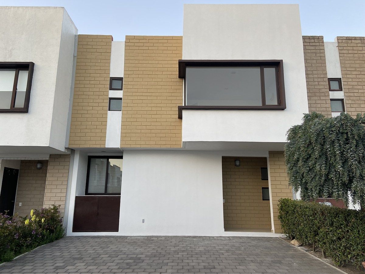 1 de 32: Fachada principal