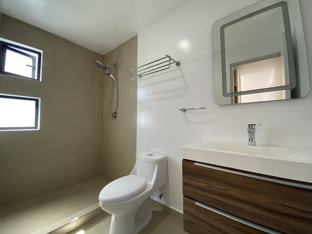 21 de 32: Baño recámara principal