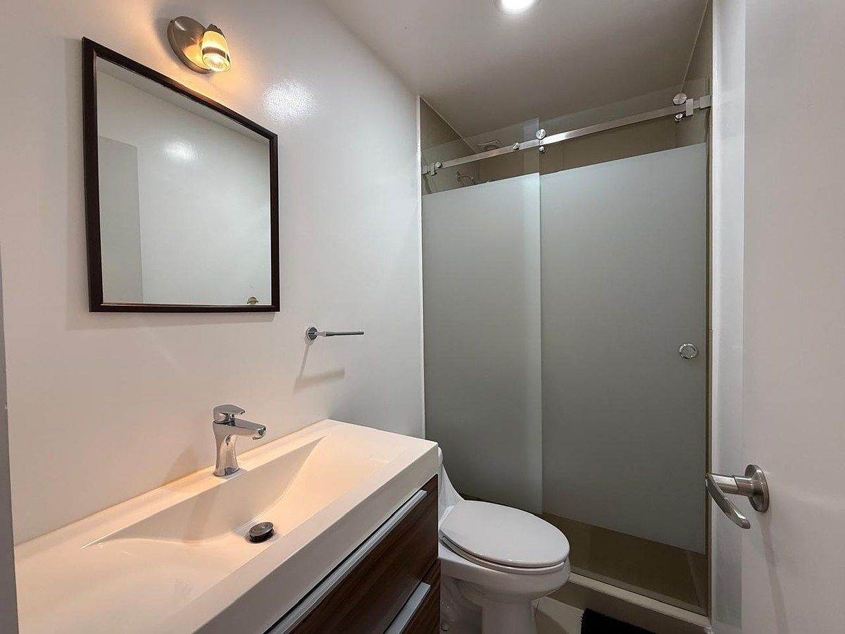 24 de 32: Baño recámaras secundarias