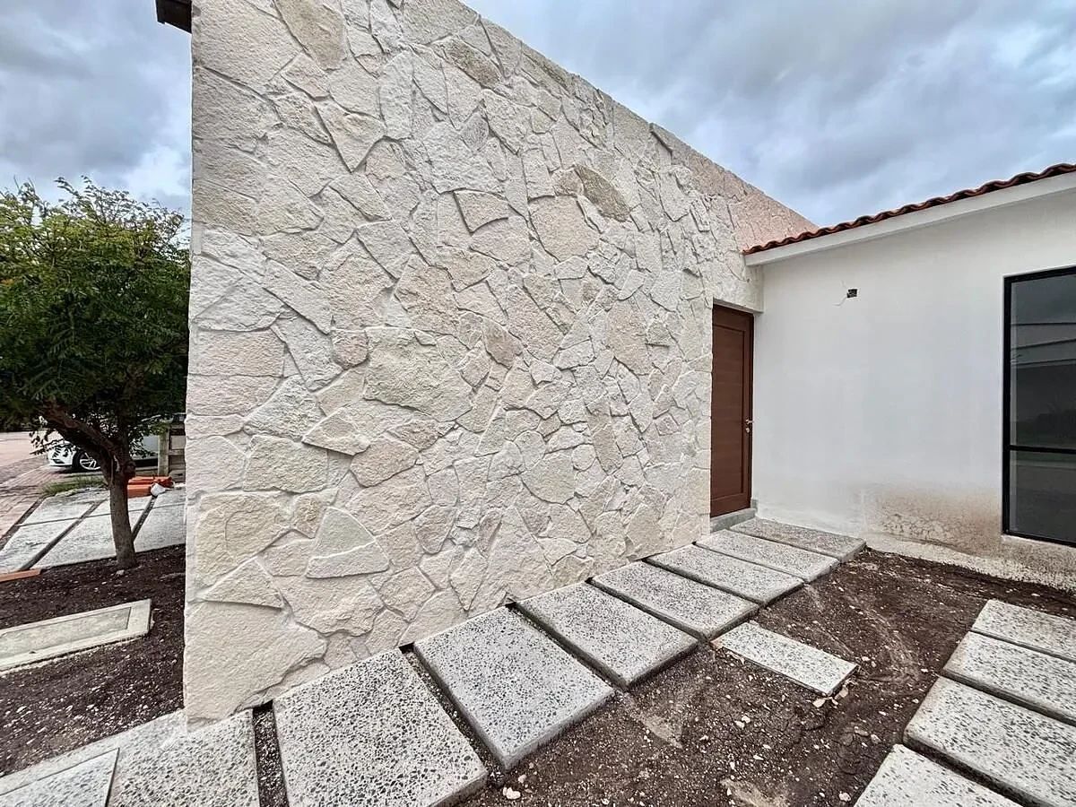 20 de 22: Acceso a Entrada Principal .