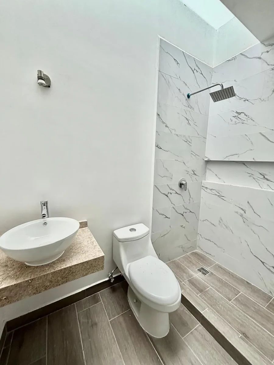 17 de 22: Baño completo en rec . Principal .