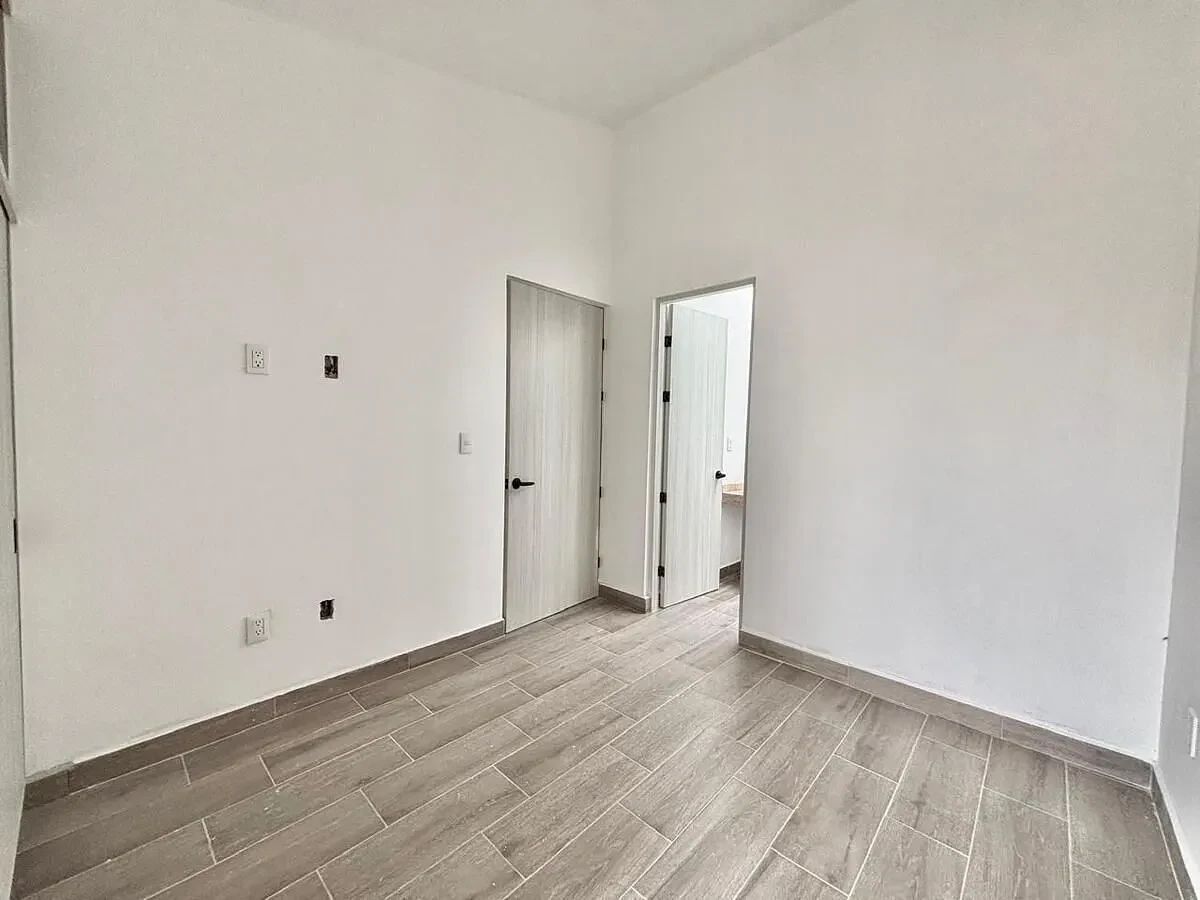 15 de 22: Recam. Ppal c baño completo y closet .