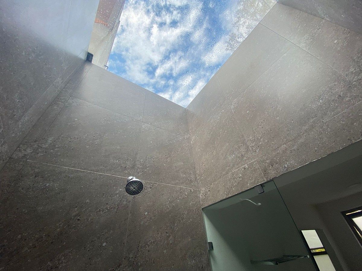 24 de 25: Luz natural, en ambos baños de la casa