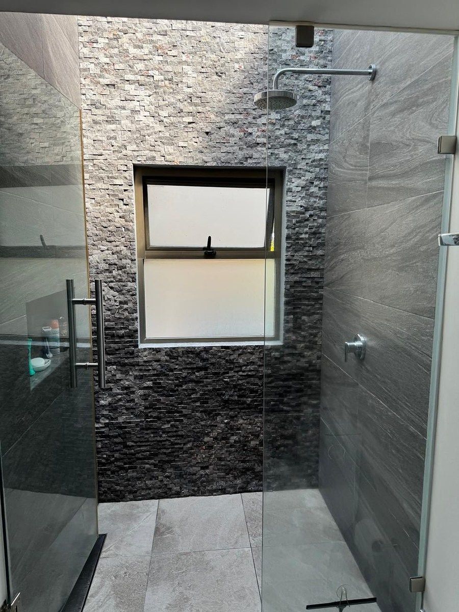 19 de 25: Área húmeda del baño recámara principal