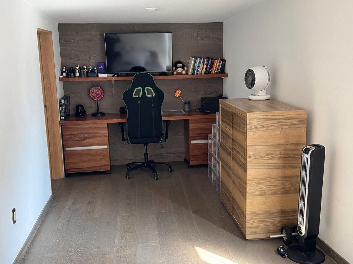 21 de 25: Área de trabajo de la recámara secundaria