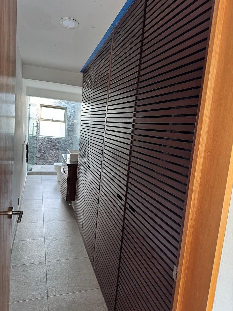 18 de 25: Baño completo de recámara principal