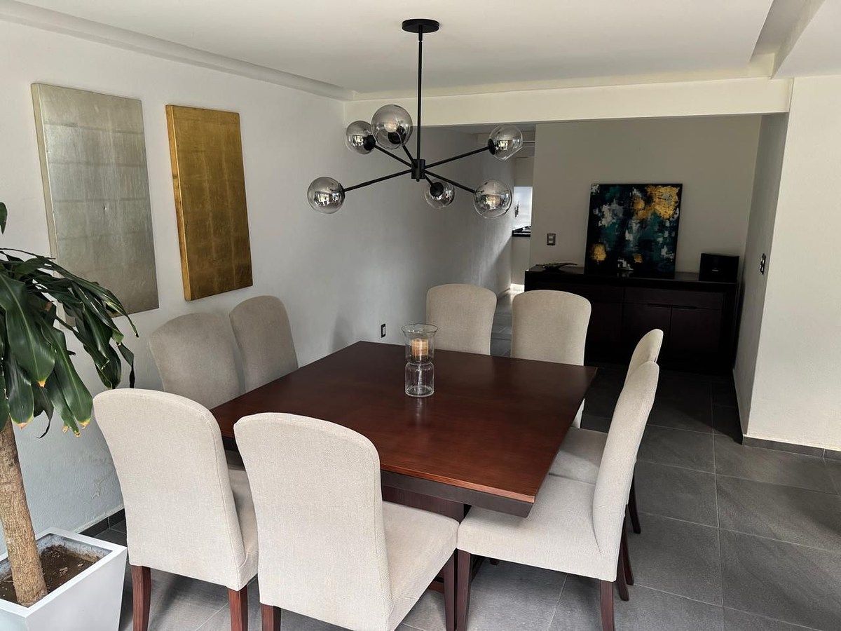 9 de 25: Vista desde la entrada del jardín