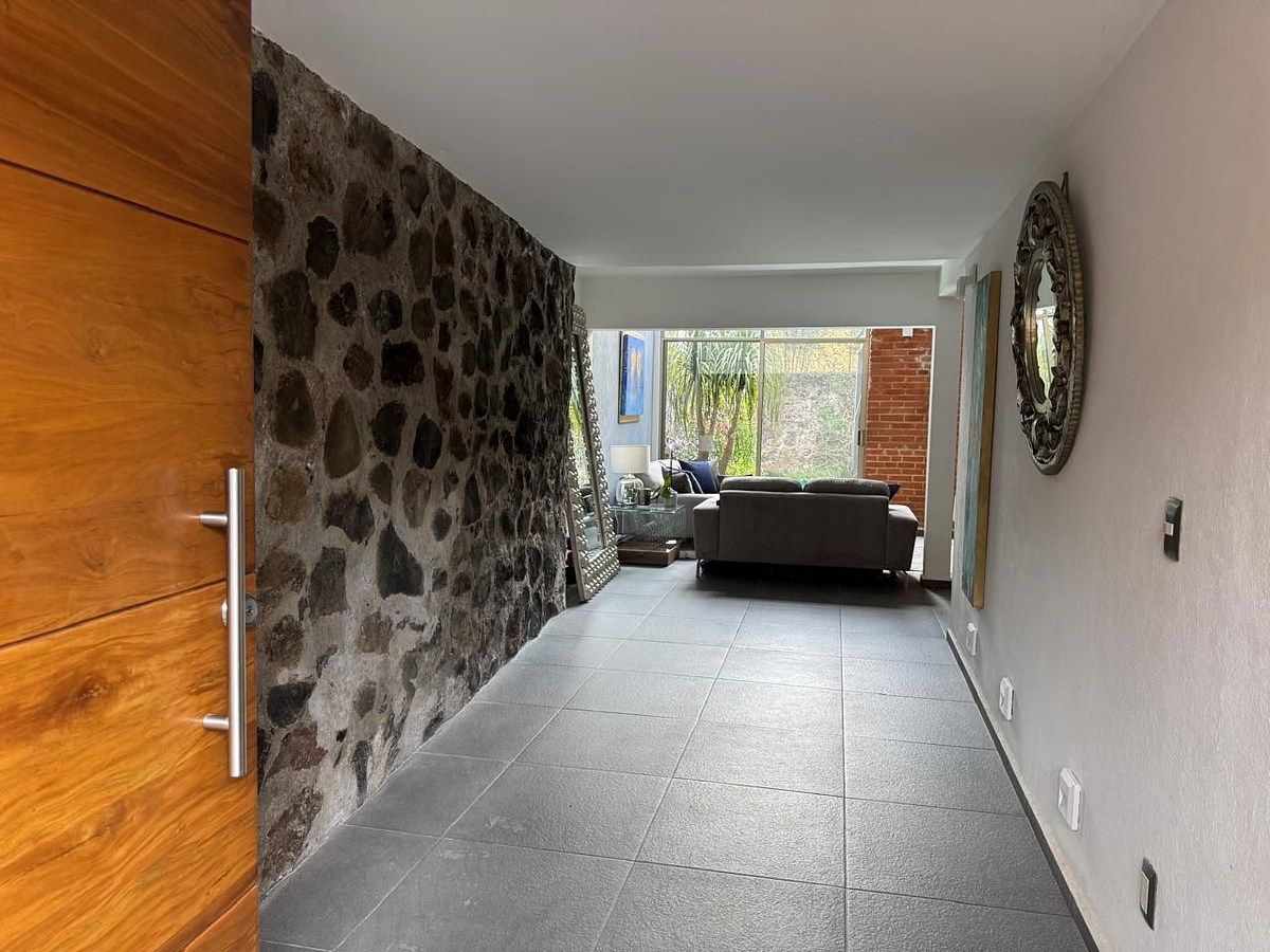 3 de 25: Entrada a la casa