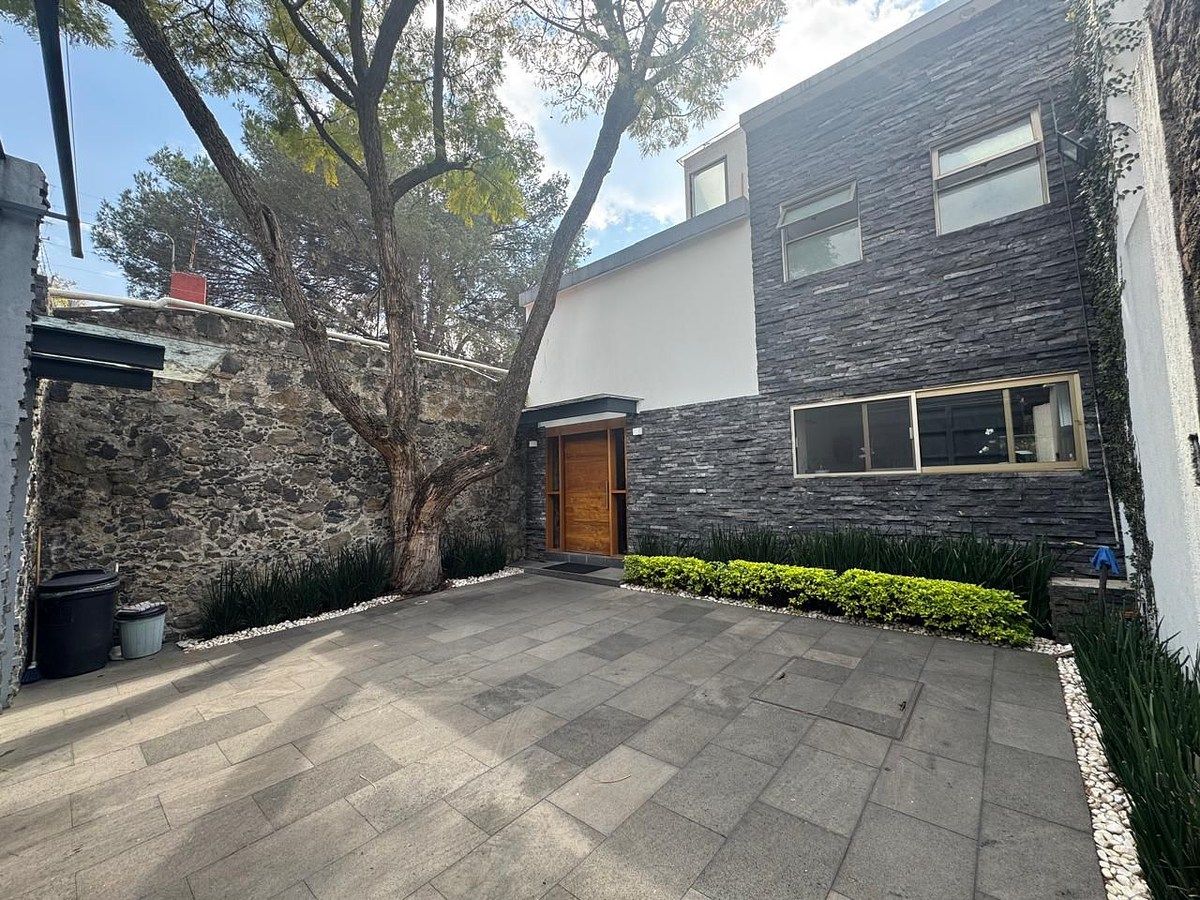 2 de 25: Estacionamiento