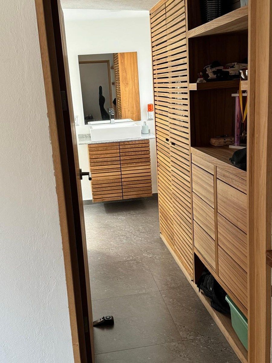 22 de 25: Baño completo de recámara secundaria