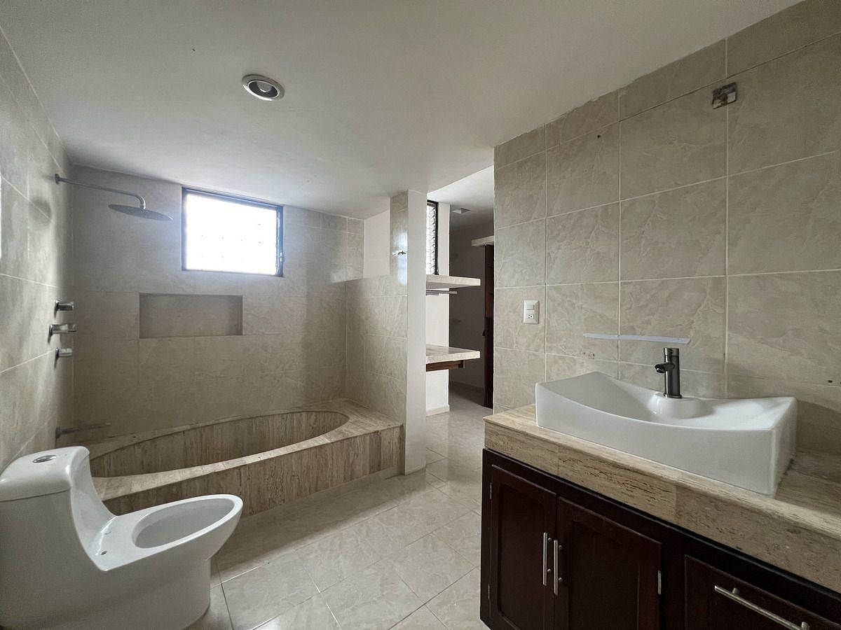 25 de 35: Baño recamara principal