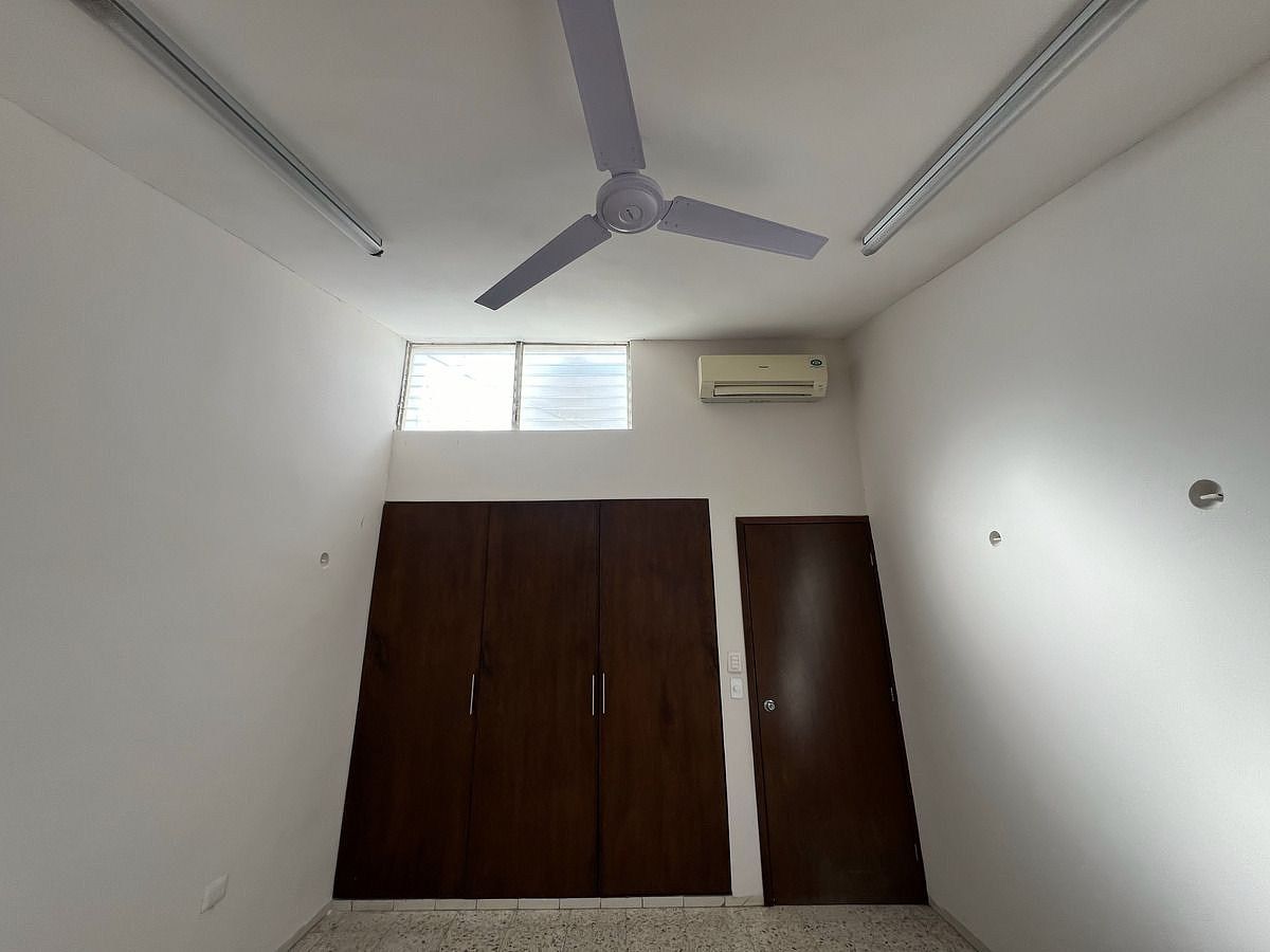 34 de 35: Reamara secundaría con closet