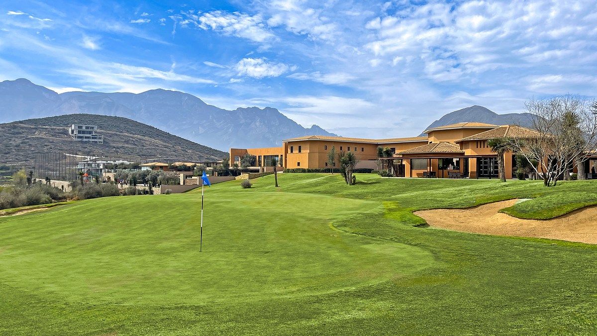 11 de 18: Campo de Golf y Casa Club