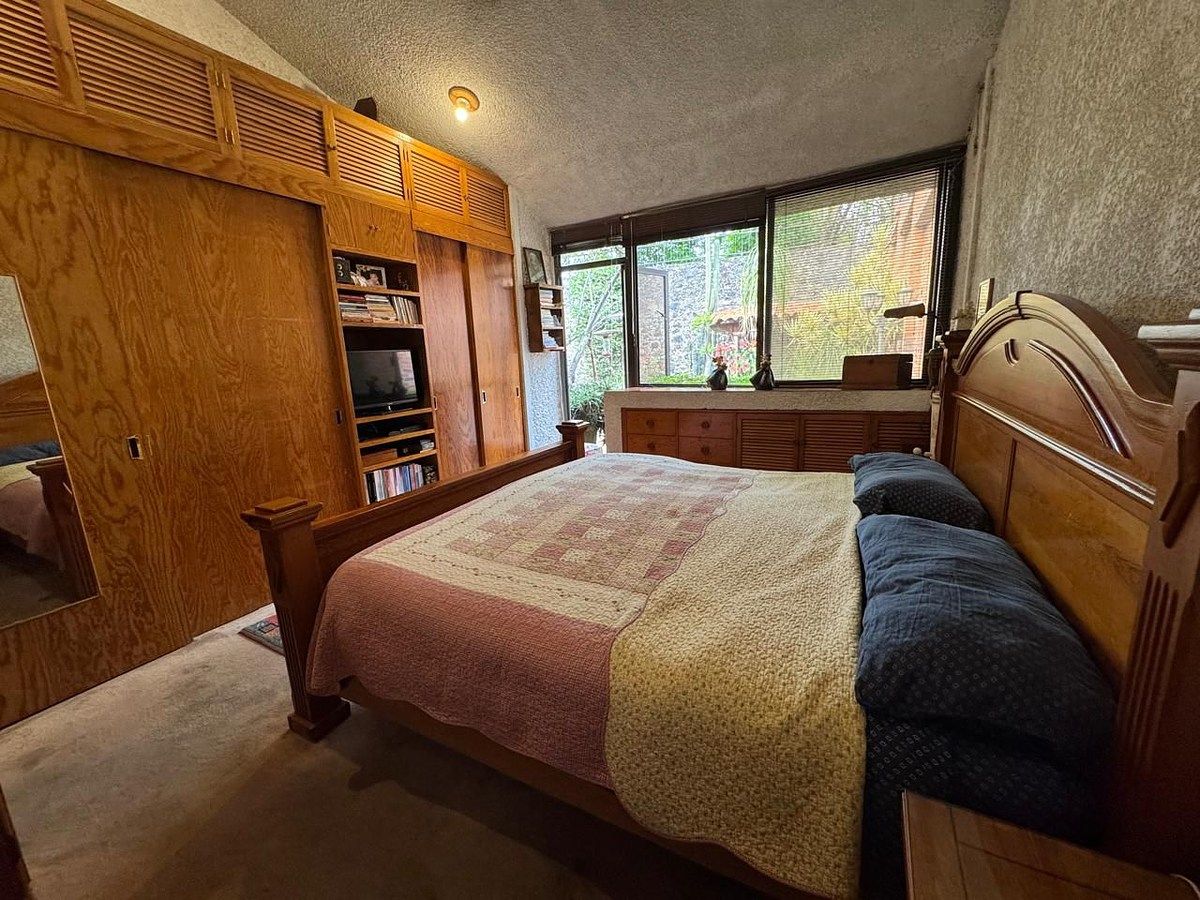 13 de 24: Recámara principal, vista desde el baño