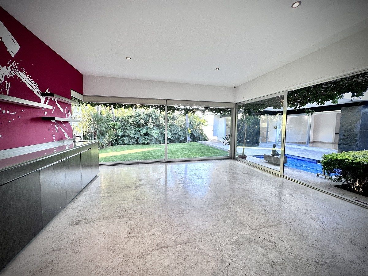 11 de 19: Bungalow/ salón de juegos/ estudio/ oficina