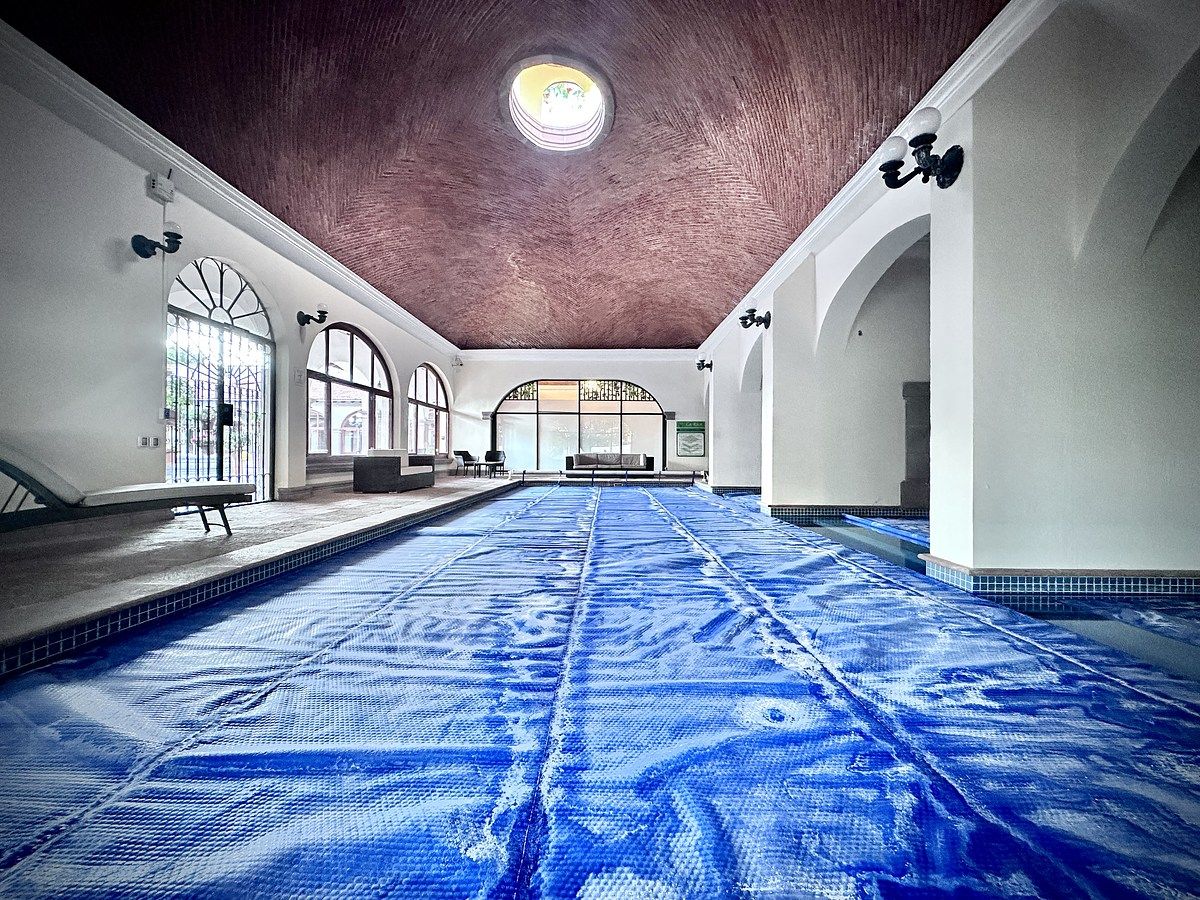 18 de 19: Alberca techada