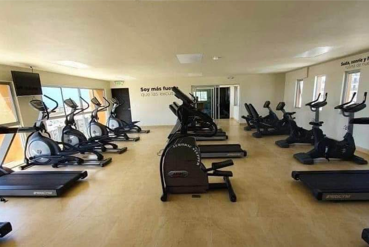 12 of 13: Gimnasio area de cardio