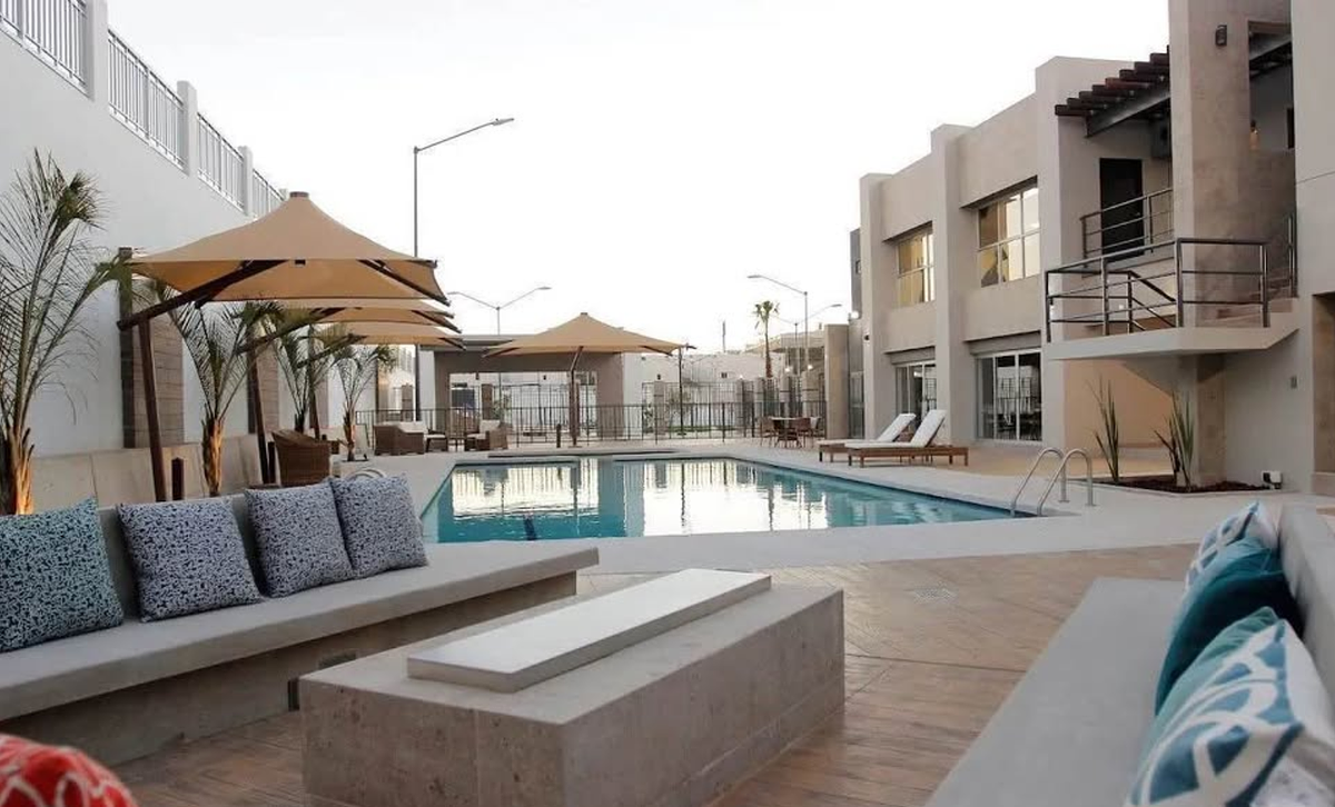 1 of 13: Alberca climatizada, fogatero y casa club