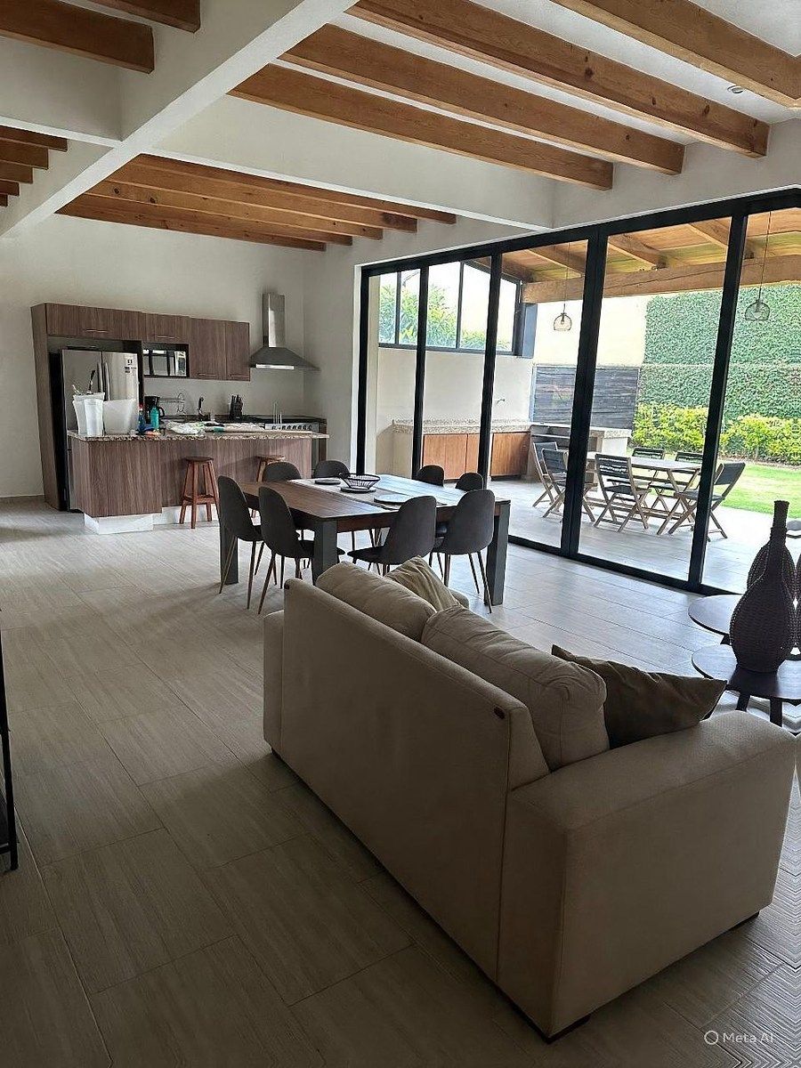 Sala y comedor, photo 2 of 16
