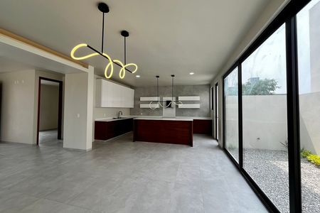 Casa à Venda com Quarto no Andar Térreo, na esquina / Residencial Oasis