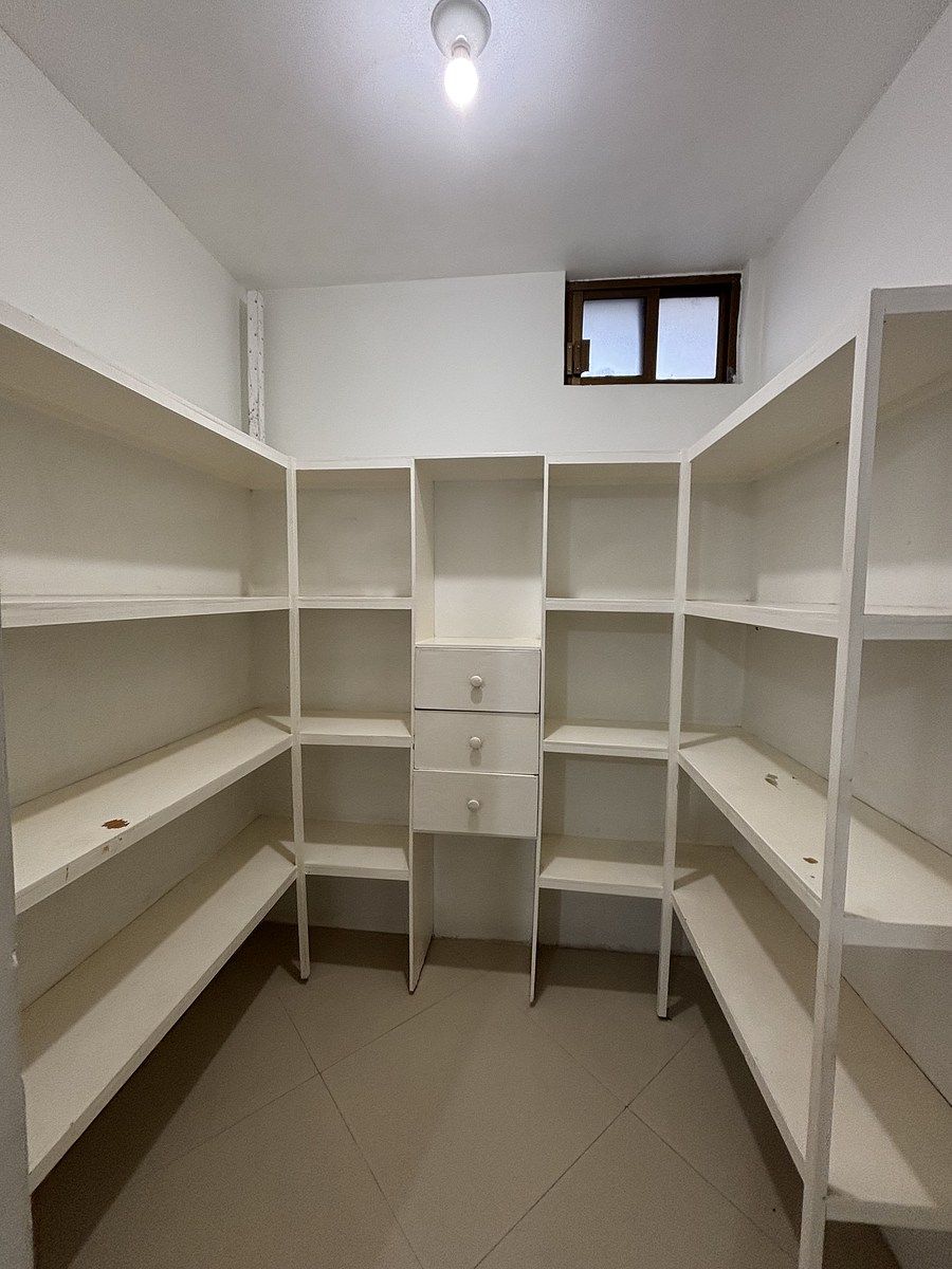 34 of 47: Bodega - Alacena contigua a cocina