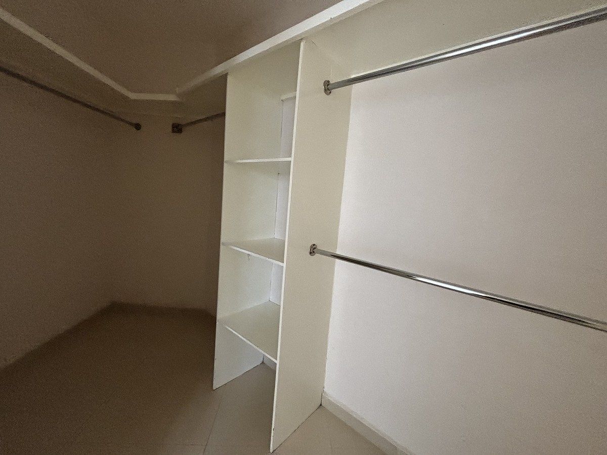 35 de 47: Vestidor en Recam secundaria 1