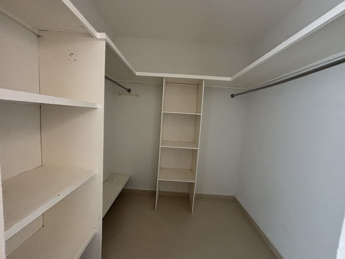 43 de 47: Vestidor en recámara secundaria 2