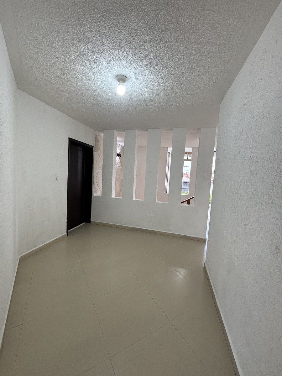 47 of 47: Pasillo en PA