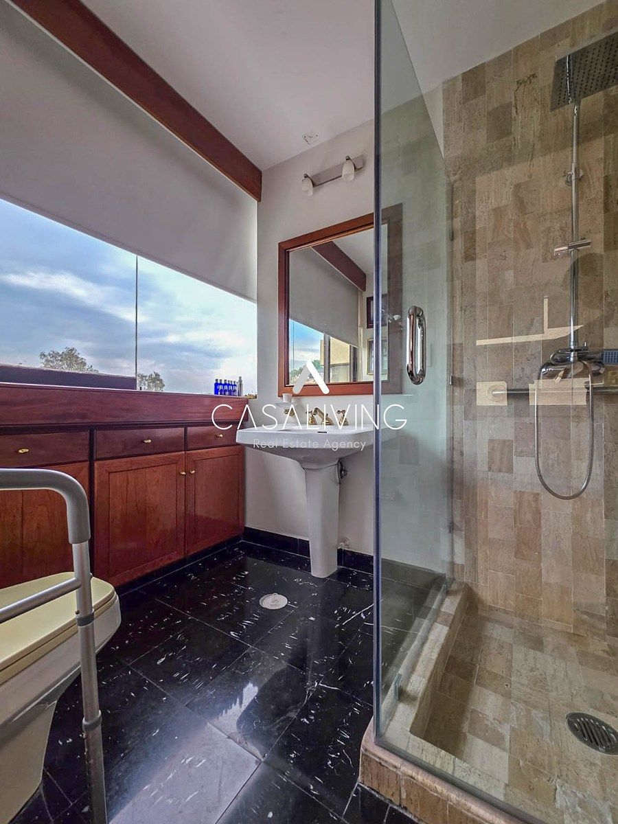 15 de 19: Baño de recámara secundaria