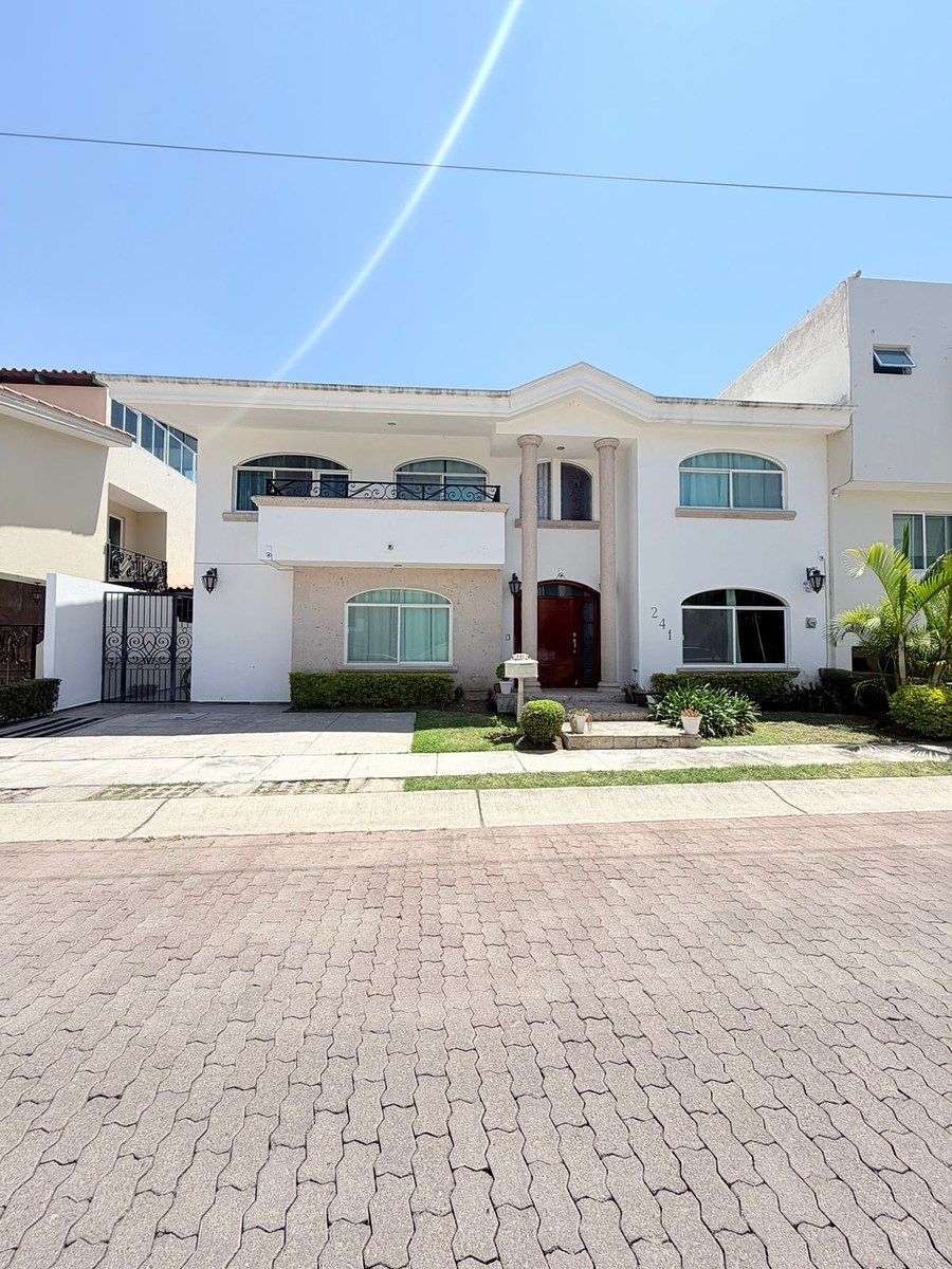 House for Sale in Jardín Real Zona Real, Zapopan, photo 1 of 25