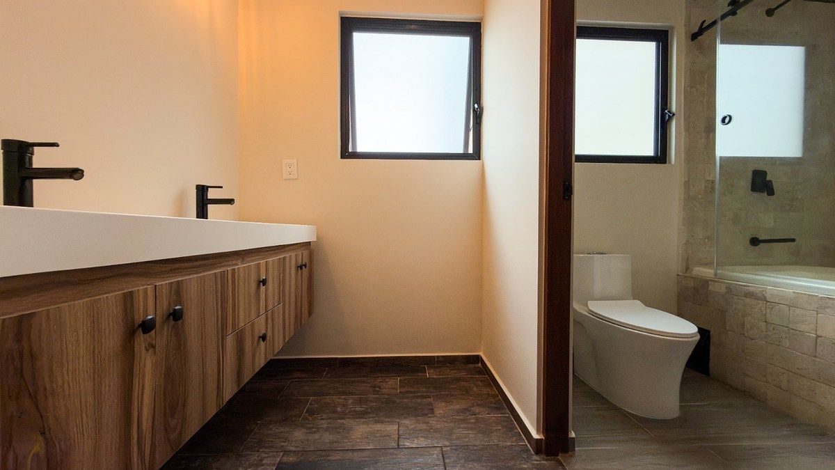 12 de 22: Doble ovalín y tina en recámara principal