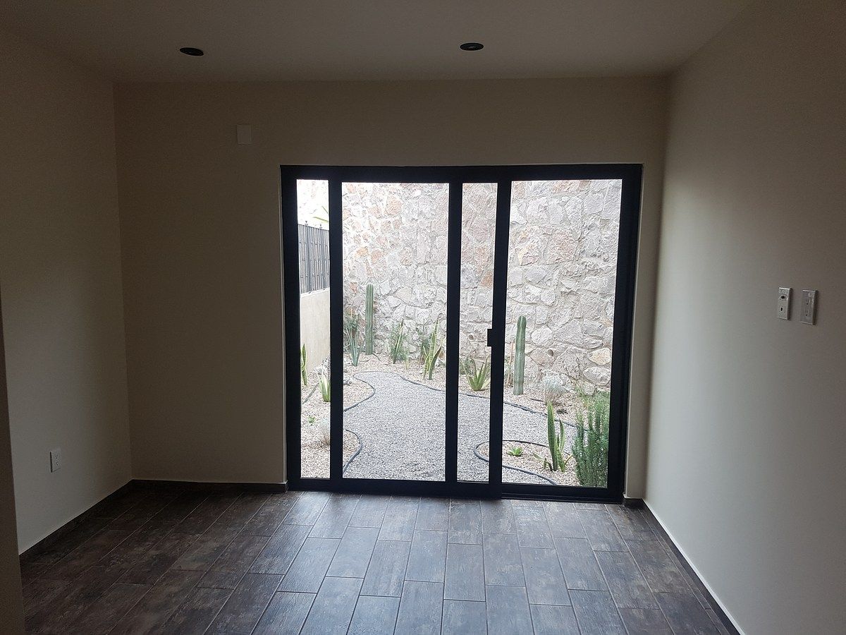 14 de 22: Vista hacia jardín desde recámara