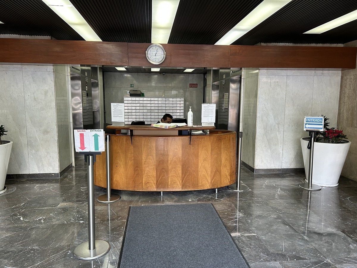 2 de 7: Vigilancia 24 hrs con control de acceso