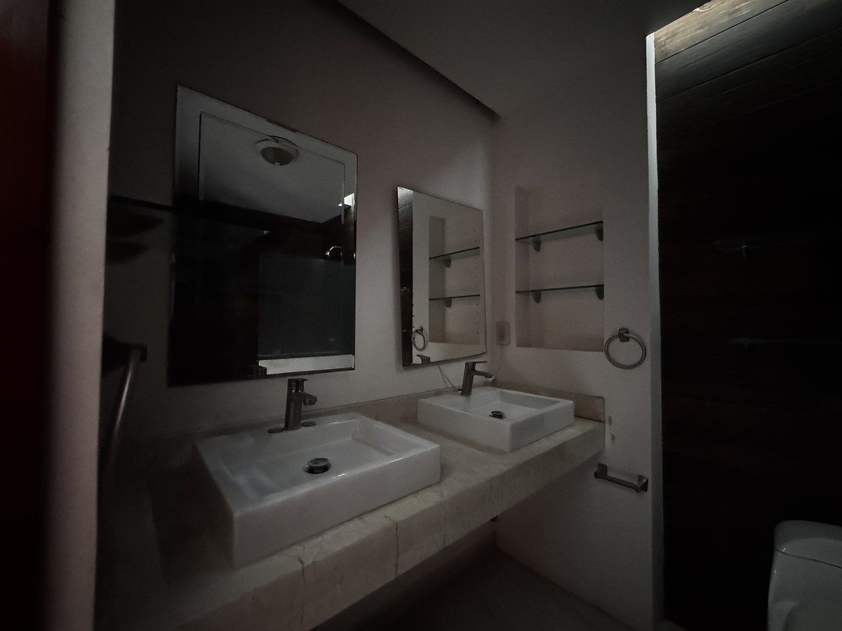 22 de 39: Baño de recámara principal