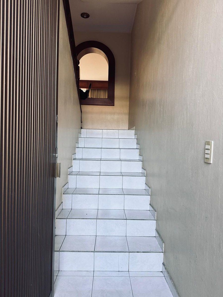 5 de 17: ESCALERAS DE ACCESO