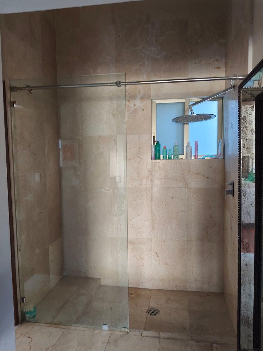 12 de 26: Regadera recámara principal.