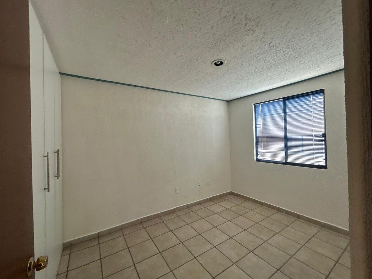 18 of 19: Habitación3 en planta alta