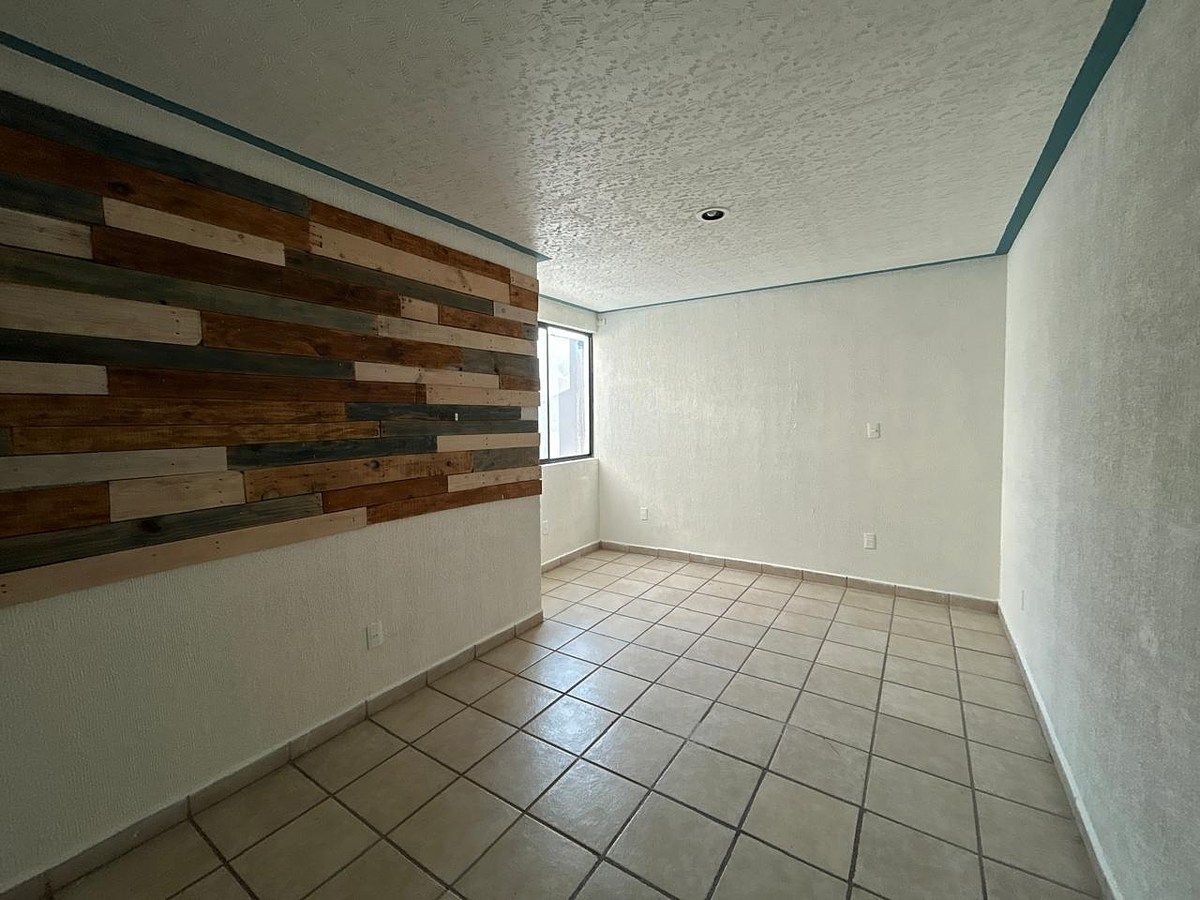 17 of 19: Habitación2 en planta alta