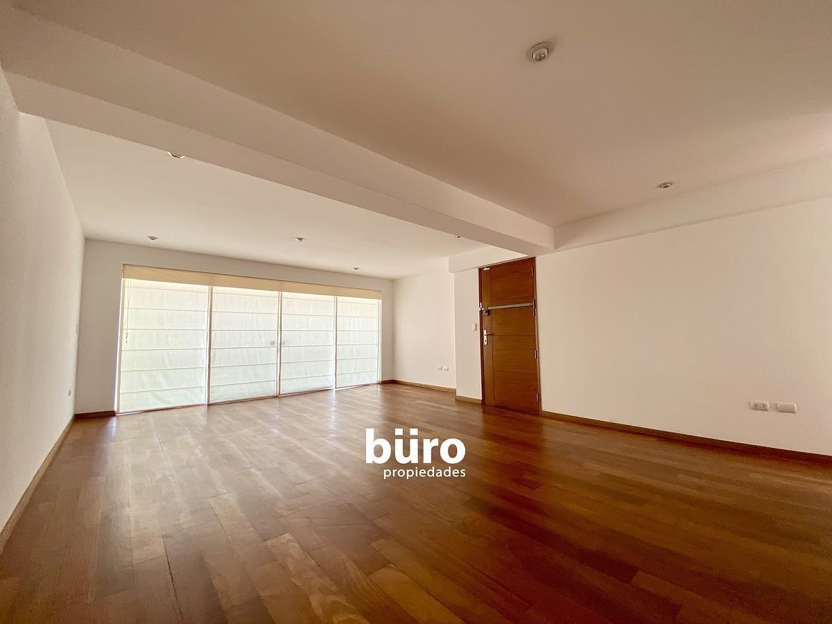 4 de 24: Sala y comedor