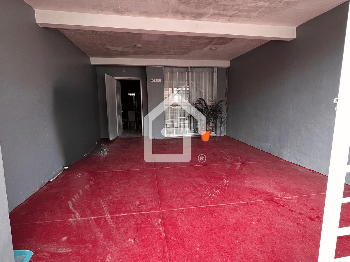 3 de 21: Estacionamiento techado