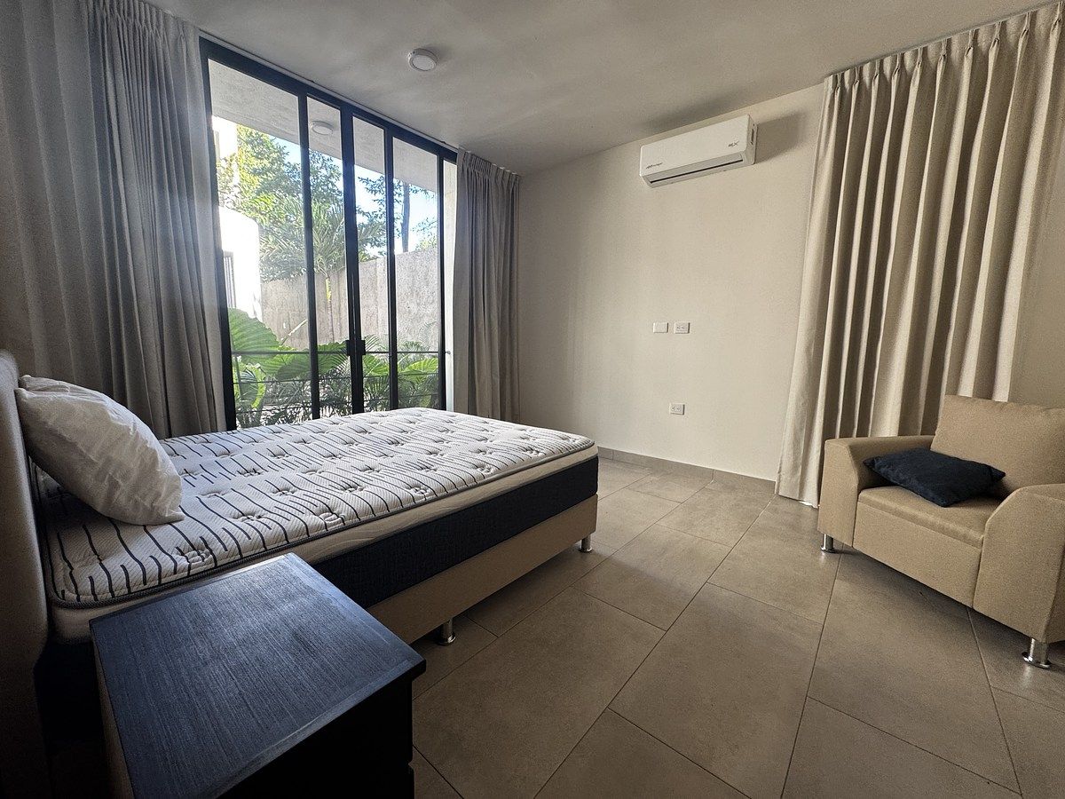 5 de 17: Recámara con Cama Queen