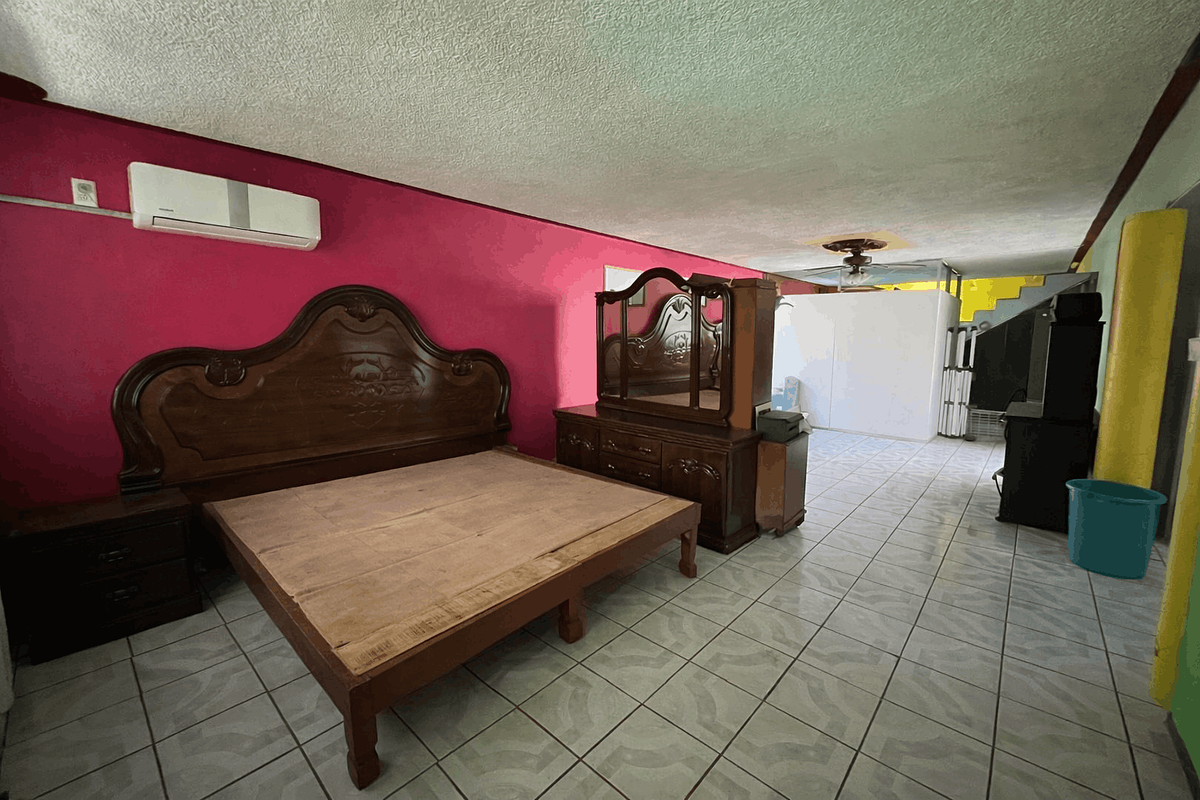 10 of 31: U.R.2. Casa