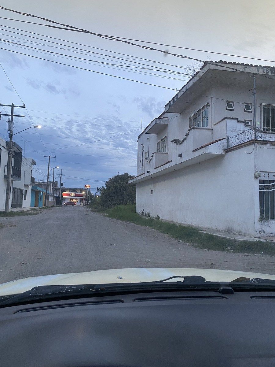 5 of 5: A dos cuadras de av. principal