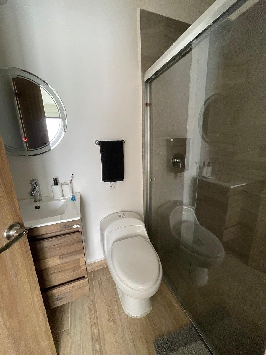 10 de 13: Dos baños completos.