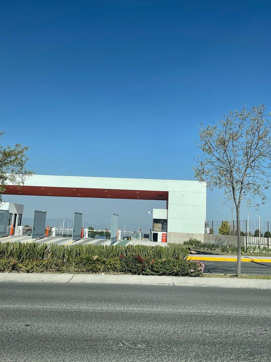 13 de 13: Frente a Universidad Anahuac.