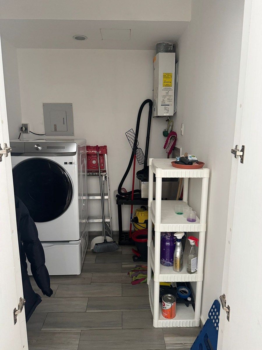 16 of 22: LAVANDERIA