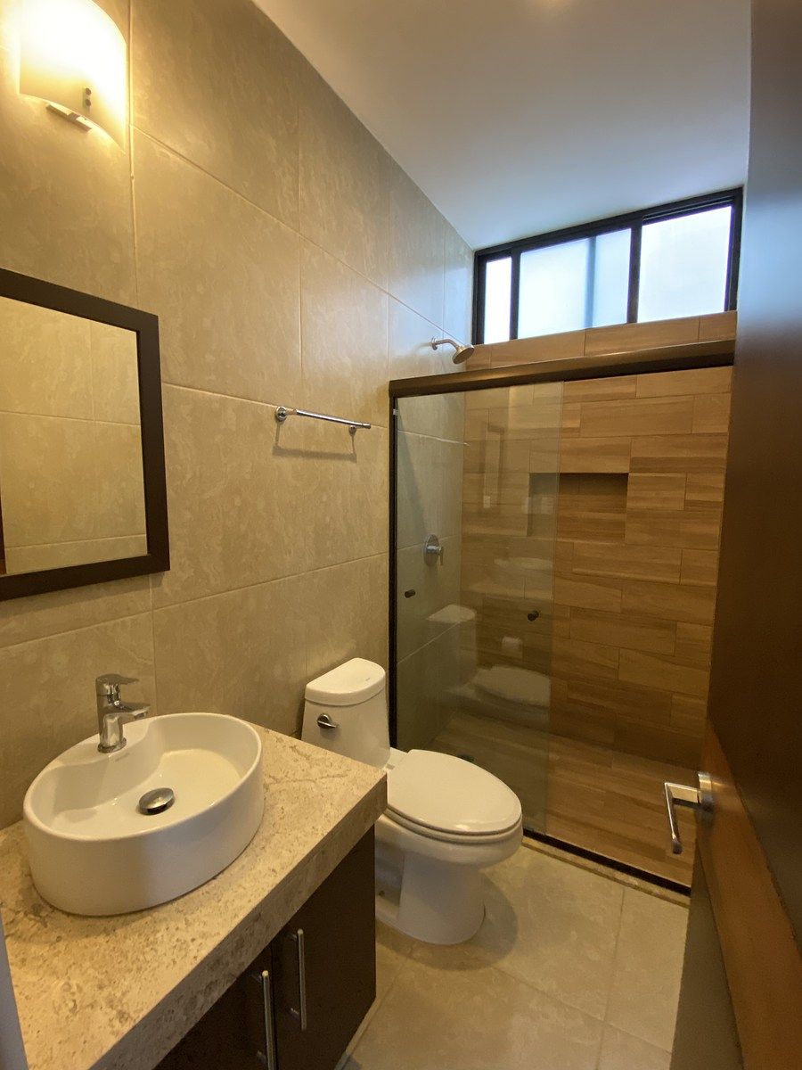 14 de 48: Bano completo planta baja