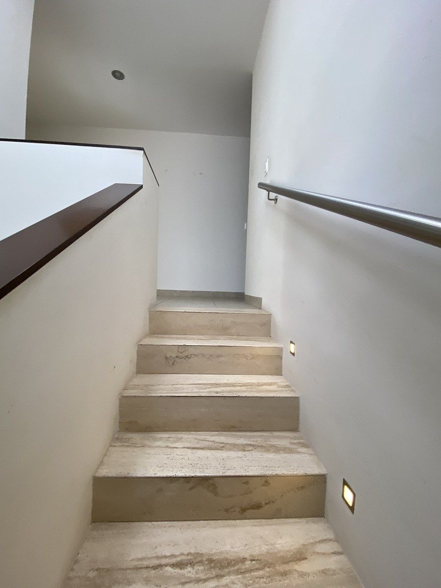 17 de 48: Escalera planta alta