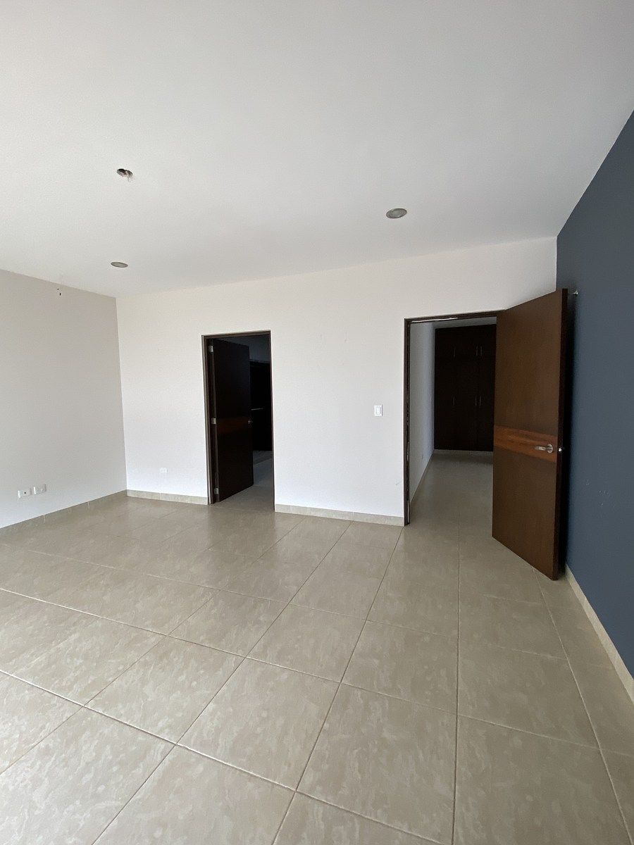 24 de 48: Amplio Master Room