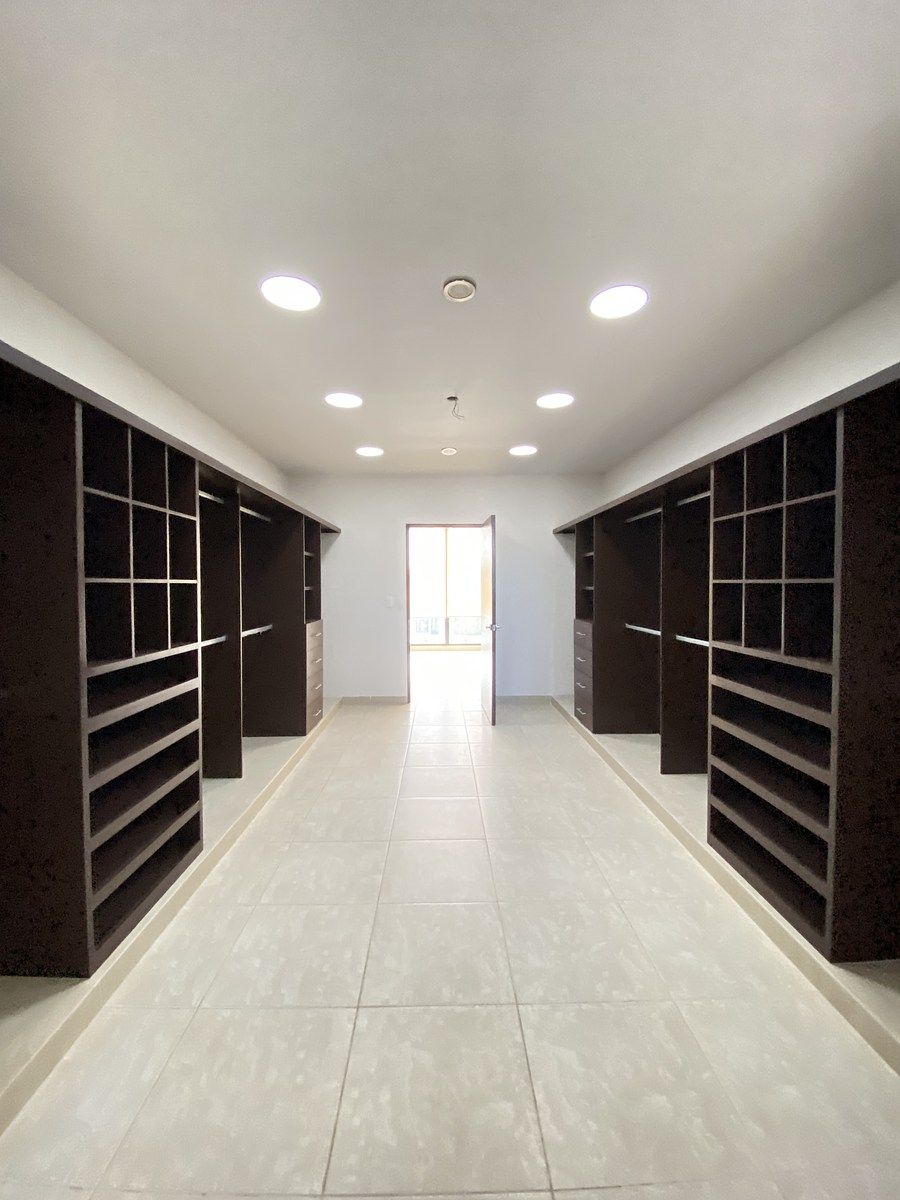 29 de 48: Amplio Master Room